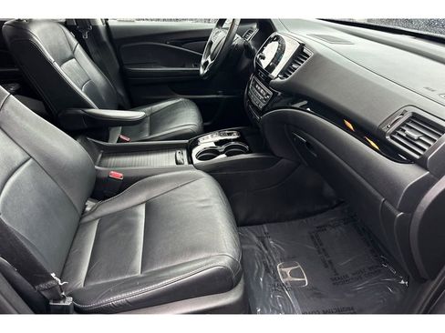 Used 2019 Honda Pilot Touring image 19
