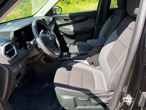 Used 2025 Chevrolet TrailBlazer LS w/ LS Convenience Package AWD/4WD image 15