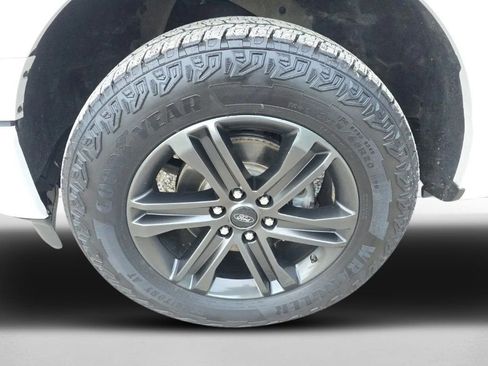 Used 2021 Ford F150 Lariat image 12