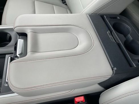 New 2025 Ford Expedition Active image 20