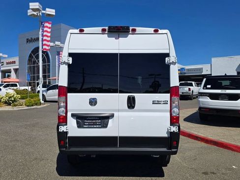 Used 2025 RAM ProMaster 2500 FWD image 5