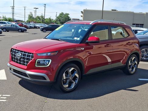 Certified 2023 Hyundai Venue Limited FWD image 3
