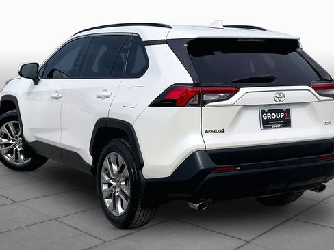 Used 2021 Toyota RAV4 XLE Premium FWD image 12