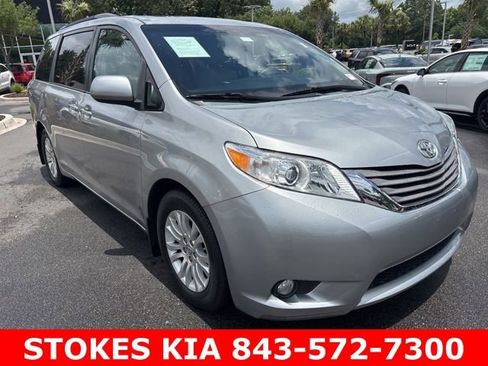 Used 2015 Toyota Sienna XLE Premium FWD image 3