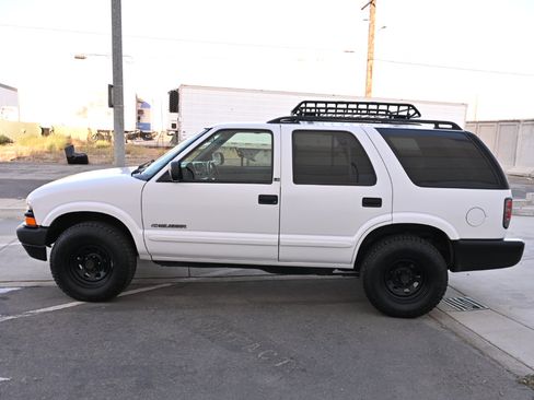 Used 2002 Chevrolet Blazer LS w/ Preferred Equipment Group AWD/4WD image 3