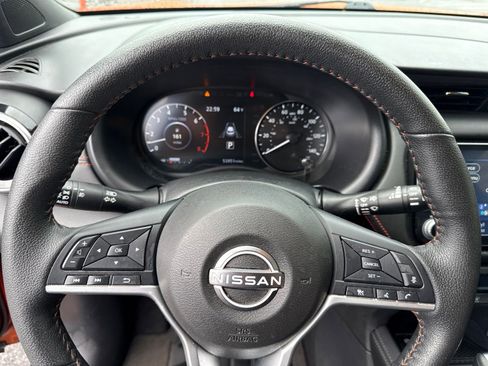 Used 2022 Nissan Kicks SR w/ Premium Package FWD image 29