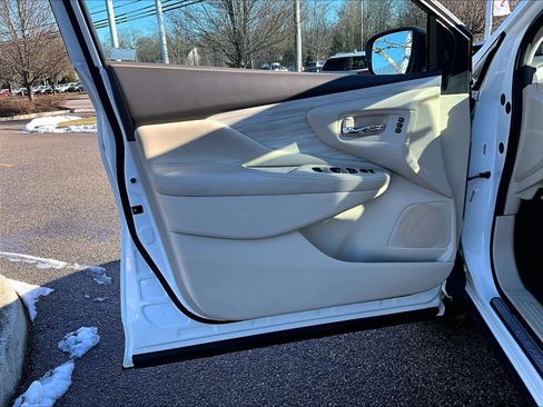 Used 2018 Nissan Murano SL w/ Moonroof Package image 9