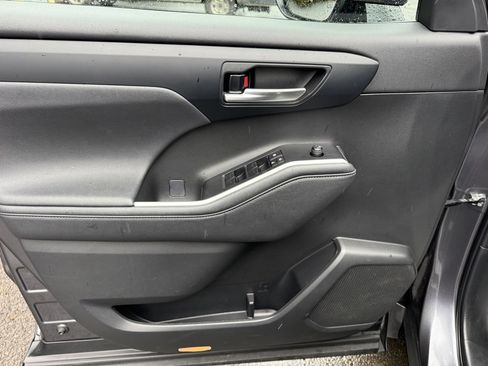 Certified 2023 Toyota Highlander XLE image 14