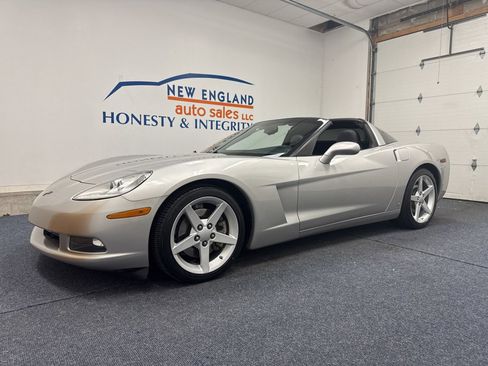 Used 2006 Chevrolet Corvette Coupe w/ Preferred Equipment Group RWD image 5