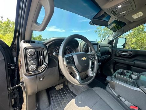 Used 2021 Chevrolet Silverado 2500 Custom w/ Custom Value Package AWD/4WD image 13