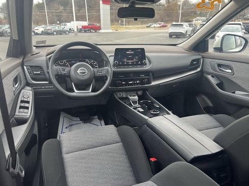 Used 2023 Nissan Rogue SV image 15
