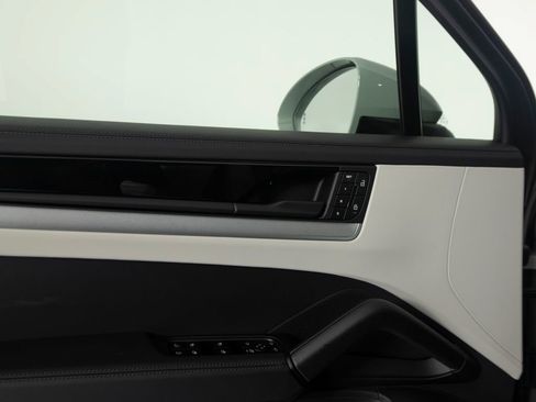 Certified 2026 Porsche Cayenne E-Hybrid AWD/4WD image 19