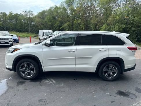 Used 2018 Toyota Highlander Limited Platinum AWD/4WD image 8