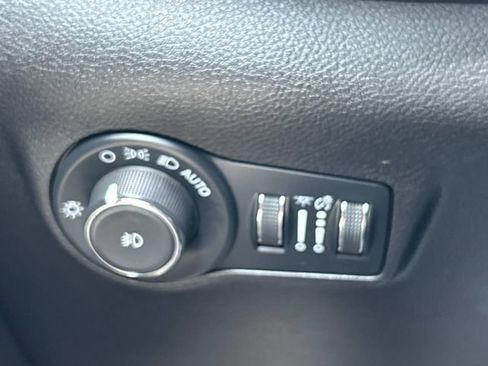 Used 2025 Jeep Compass Trailhawk w/ Trailer Tow Group AWD/4WD image 28
