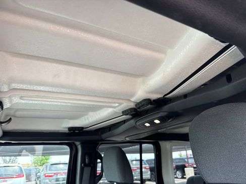 Used 2025 Jeep Wrangler Unlimited Sahara w/ Safety Group AWD/4WD image 23