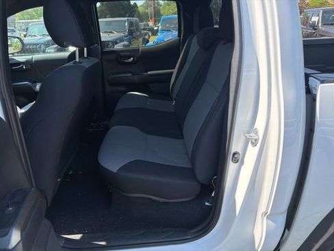 Used 2023 Toyota Tacoma TRD Off-Road w/ Technology Package AWD/4WD image 15