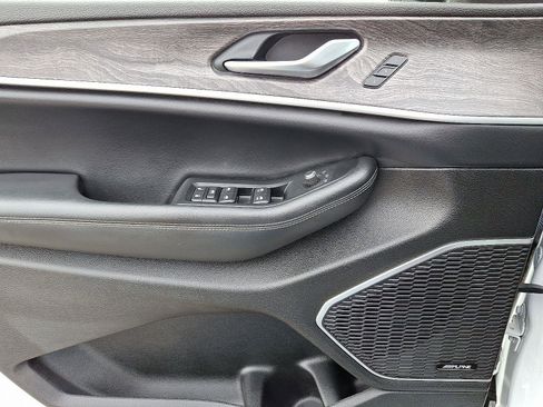 Used 2022 Jeep Grand Cherokee Limited 4xe image 12