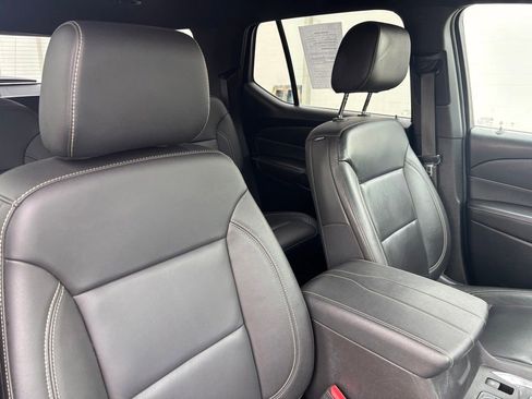 Used 2023 Chevrolet Traverse LT w/ Rear Camera Mirror Package AWD/4WD image 21