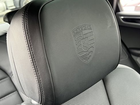 Certified 2025 Porsche Macan image 34