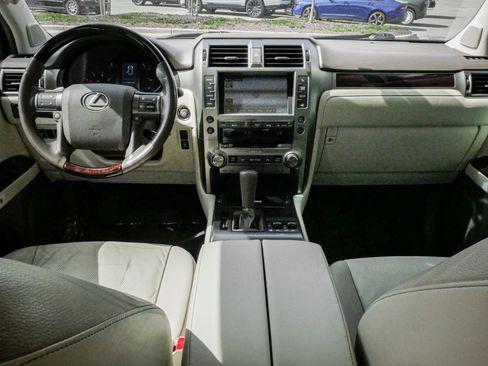 Used 2016 Lexus GX 460 w/ Premium Package image 29