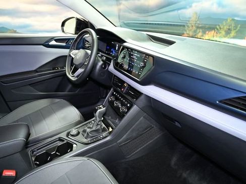 Used 2024 Volkswagen Taos SE image 49