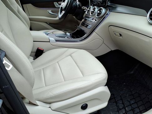 Used 2022 Mercedes-Benz GLC 300 GLC 300 4MATIC image 9