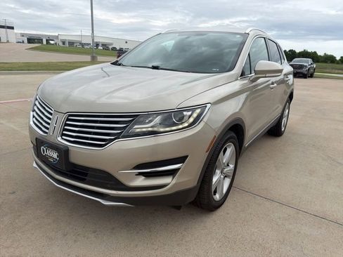 Used 2015 Lincoln MKC FWD image 2
