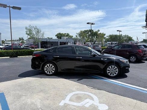 Used 2016 Kia Optima LX w/ Option Group 014 FWD image 3