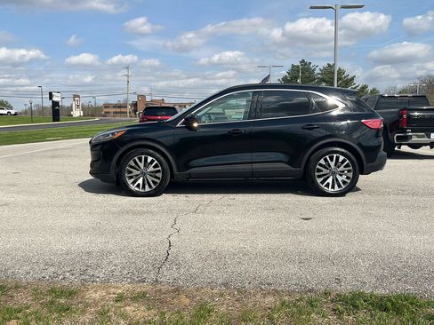 Used 2022 Ford Escape Titanium FWD image 2