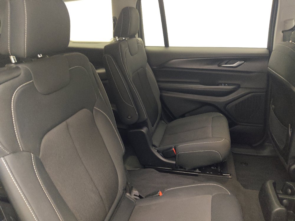 Used 2023 Jeep Grand Cherokee L Laredo RWD image 19
