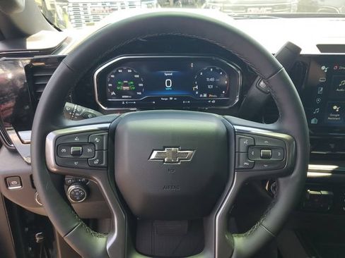 Used 2024 Chevrolet Silverado 2500 ZR2 w/ Technology Package AWD/4WD image 11