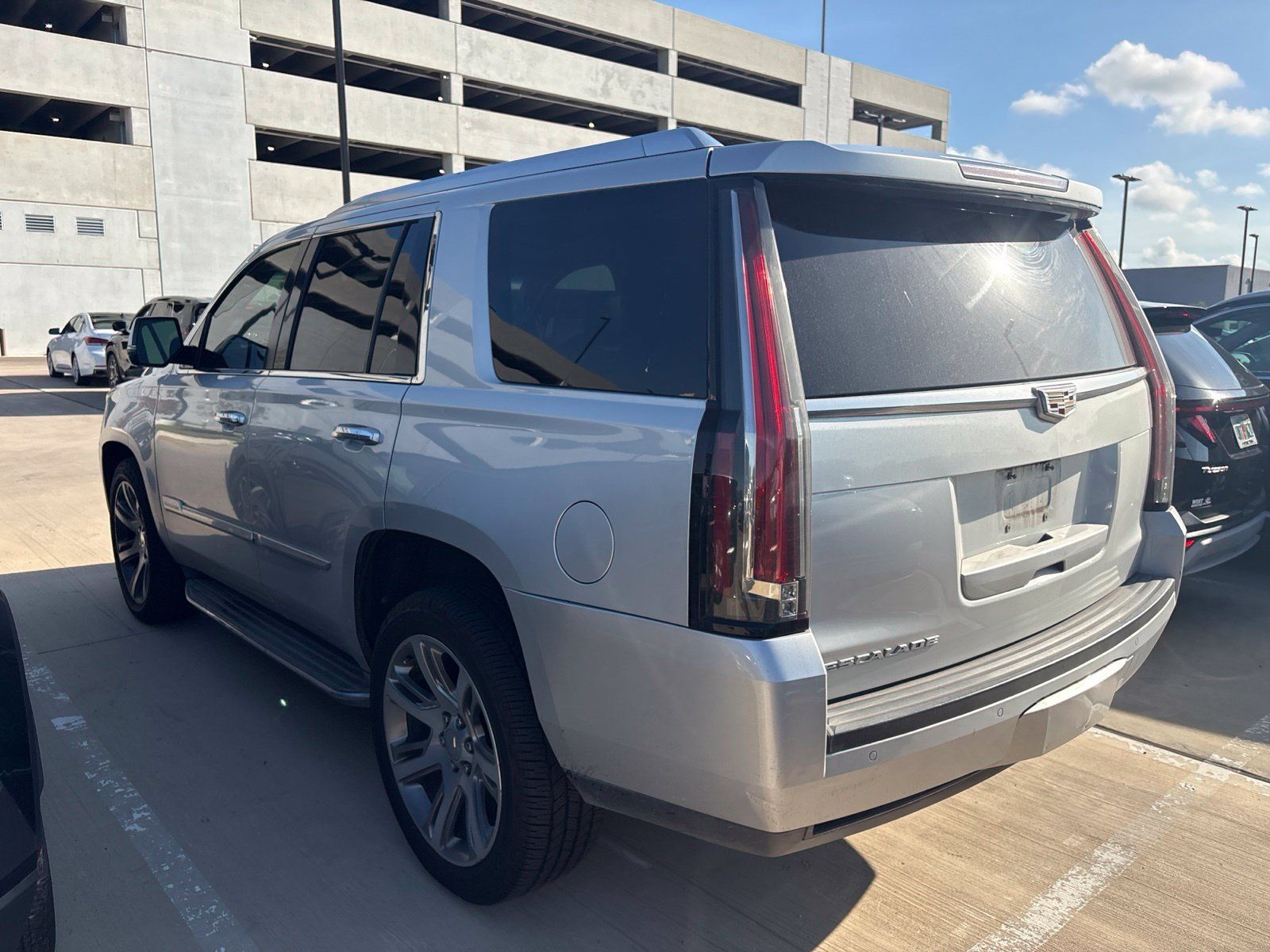 Used 2016 Cadillac Escalade Luxury AWD/4WD image 5
