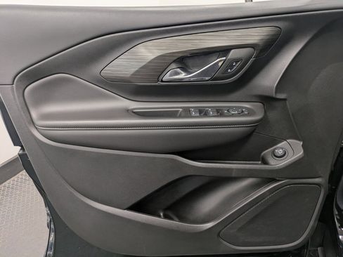 Used 2023 GMC Terrain SLE w/ Driver Convenience Package image 8