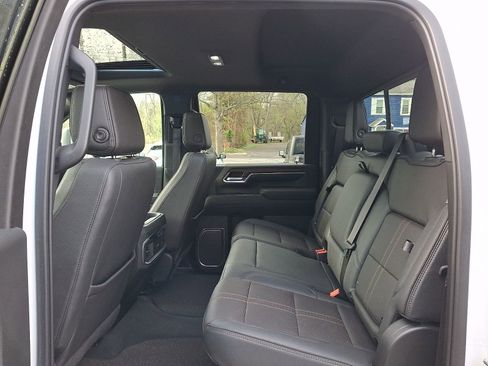 Used 2024 Chevrolet Silverado 3500 High Country w/ Technology Package image 10