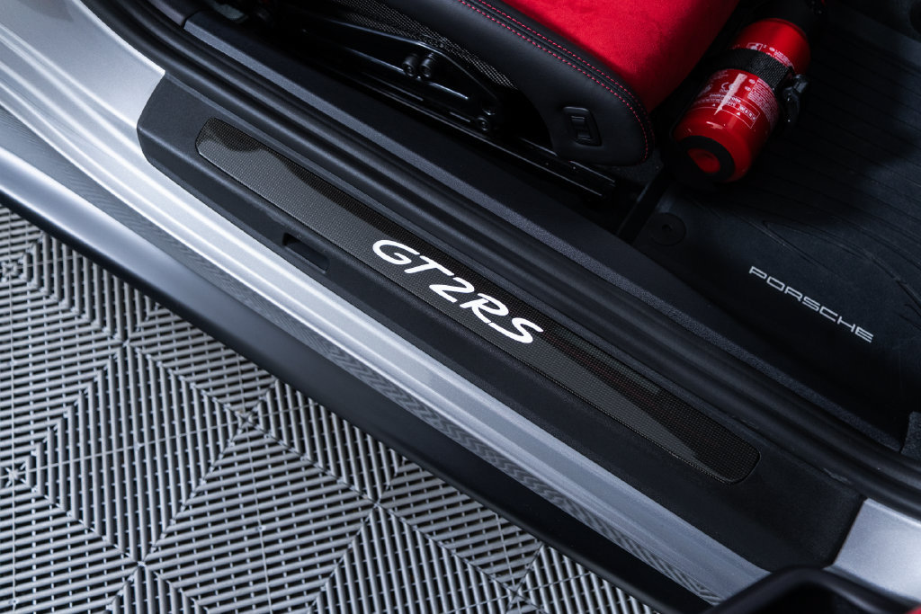 Certified 2018 Porsche 911 GT2 RS RWD image 45