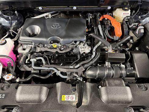 Used 2024 Toyota Venza LE image 26