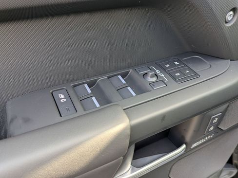 New 2026 Land Rover Defender 130 X-Dynamic SE image 12