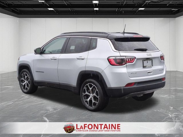 Used 2024 Jeep Compass Limited AWD/4WD image 3