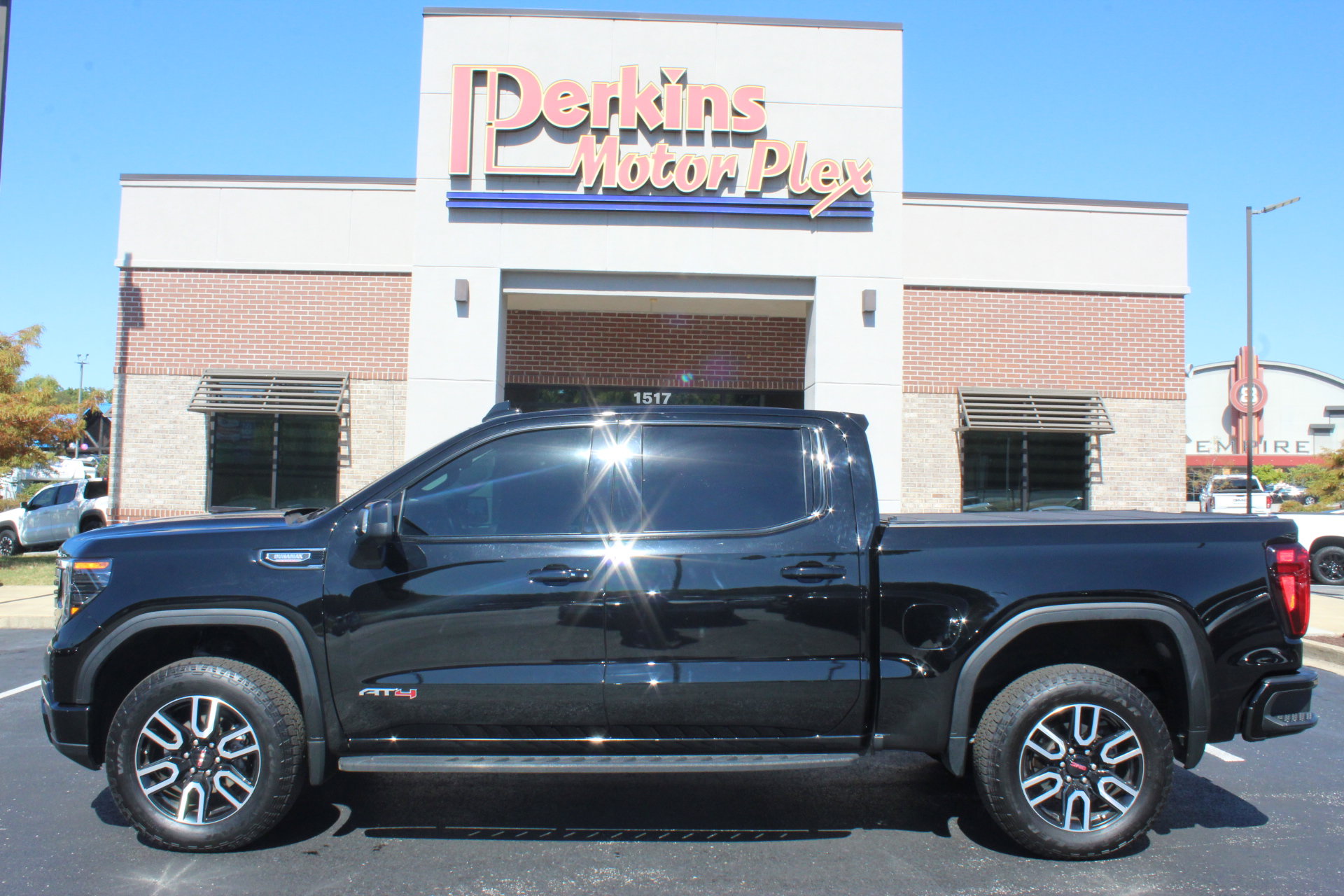 Used 2023 GMC Sierra 1500 AT4 w/ AT4 Premium Package AWD/4WD image 11