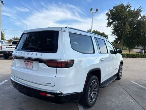 Used 2024 Jeep Wagoneer Series II w/ Flexible Seating Group AWD/4WD image 3