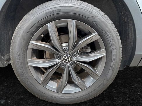 Certified 2023 Volkswagen Tiguan SE FWD image 9