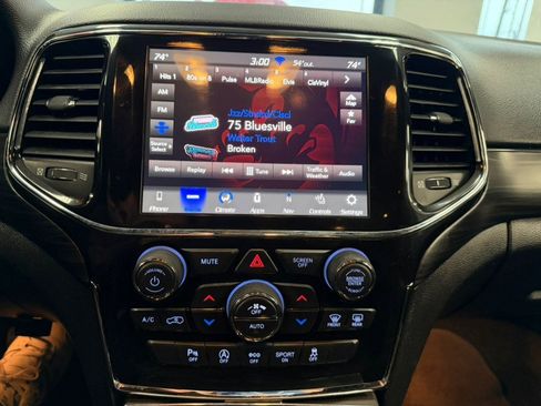 Used 2021 Jeep Grand Cherokee Laredo X image 46