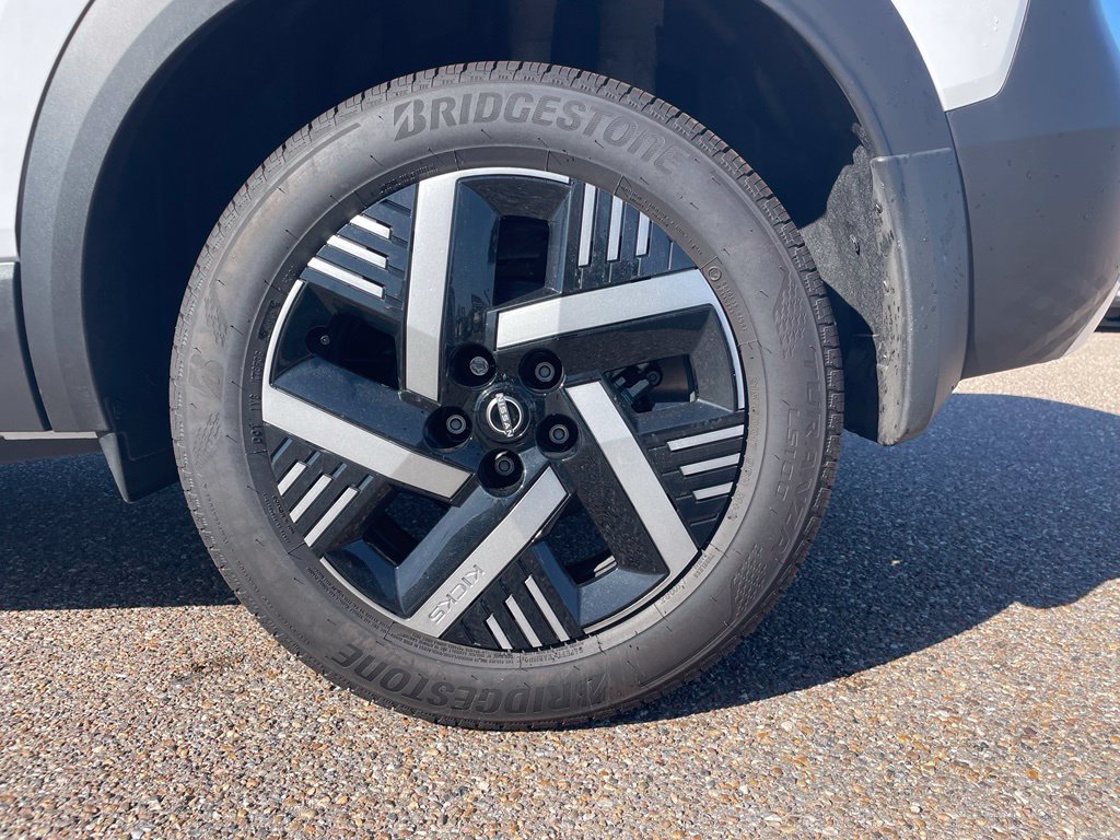 Used 2026 Nissan Kicks SV w/ SV Premium Package FWD image 17