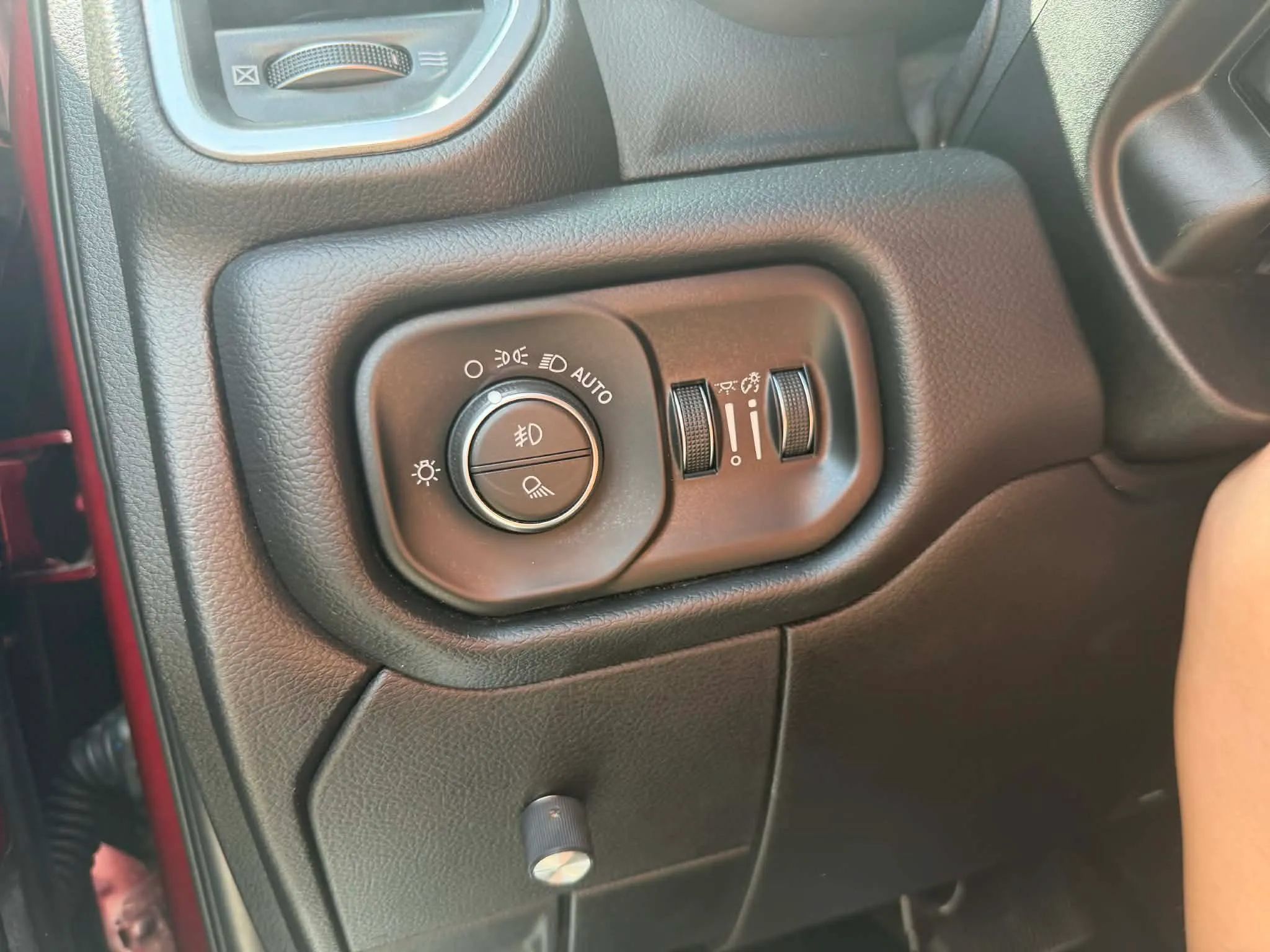 Used 2019 RAM 2500 Laramie AWD/4WD image 34