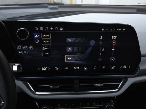 Used 2025 Chevrolet Equinox EV LT image 15