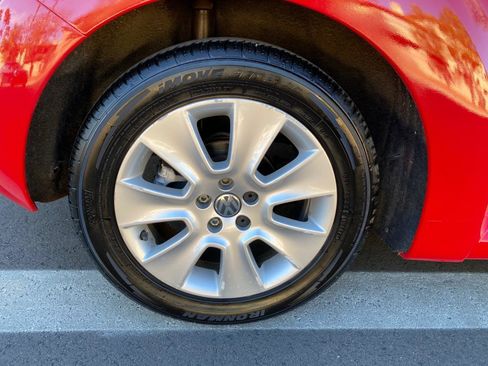 Used 2009 Volkswagen Beetle Coupe image 7