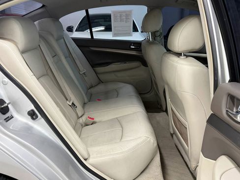 Used 2015 INFINITI Q40 w/ Navigation Package RWD image 21