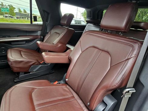 Used 2023 Ford Expedition Limited image 34