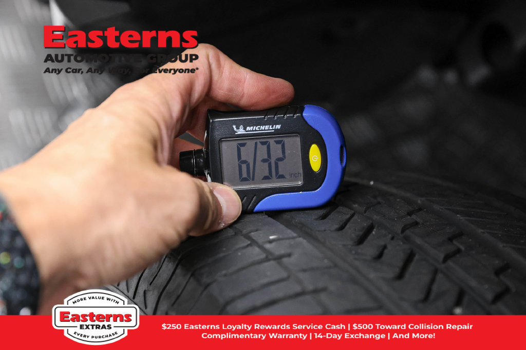Used 2025 Toyota 4Runner SR5 AWD/4WD image 30