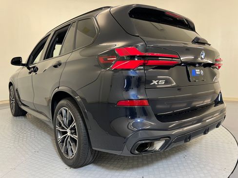 Used 2024 BMW X5 xDrive40i w/ M Sport Package image 3